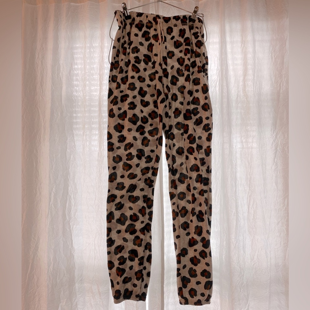 KIKIT sweat-style,cheetah print pants. Size S